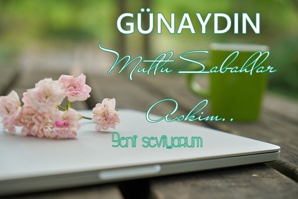 Mavi gökyüzü fonunda pozitif enerji dolu günaydın mesajı