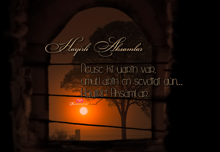 Denizin üstünde gün batımı manzaralı iyi akşam kartı