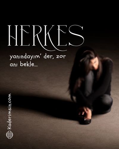 Herkes aynı değil ama herkes rol yapar düşündüren söz görseli