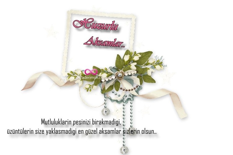 Çiçekli arka plan üzerinde iyi akşam yazısı bulunan kart