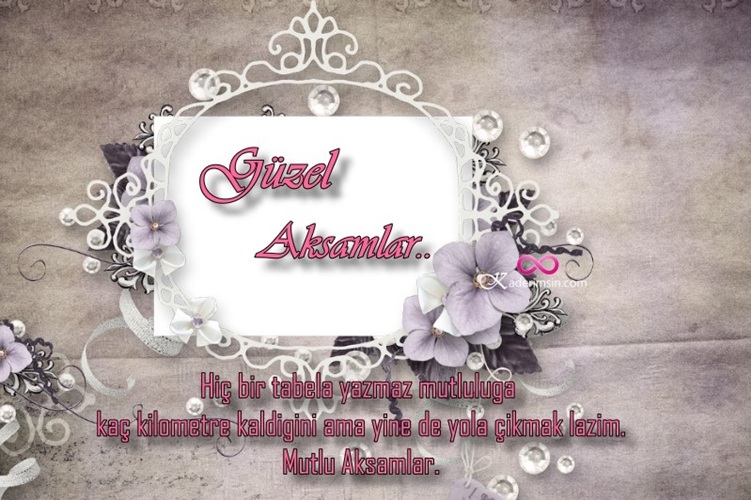 Kahve eşliğinde sıcak bir iyi akşam mesajı kartı