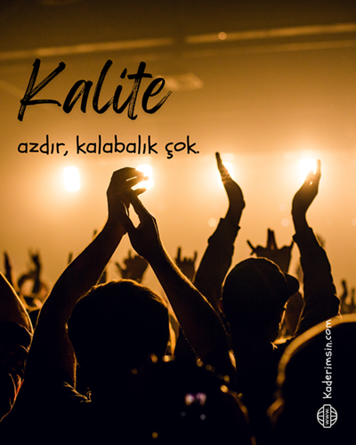 Kalite azdır kalabalık çok farkındalık sözü görseli