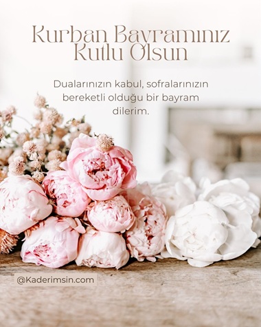 Pembe şakayık çiçekleriyle süslenmiş Kurban Bayramınız kutlu olsun görseli